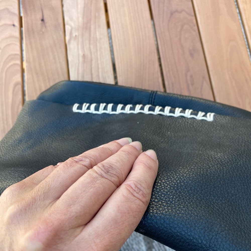A soft leather black clutch purse - Picture 6 of 11